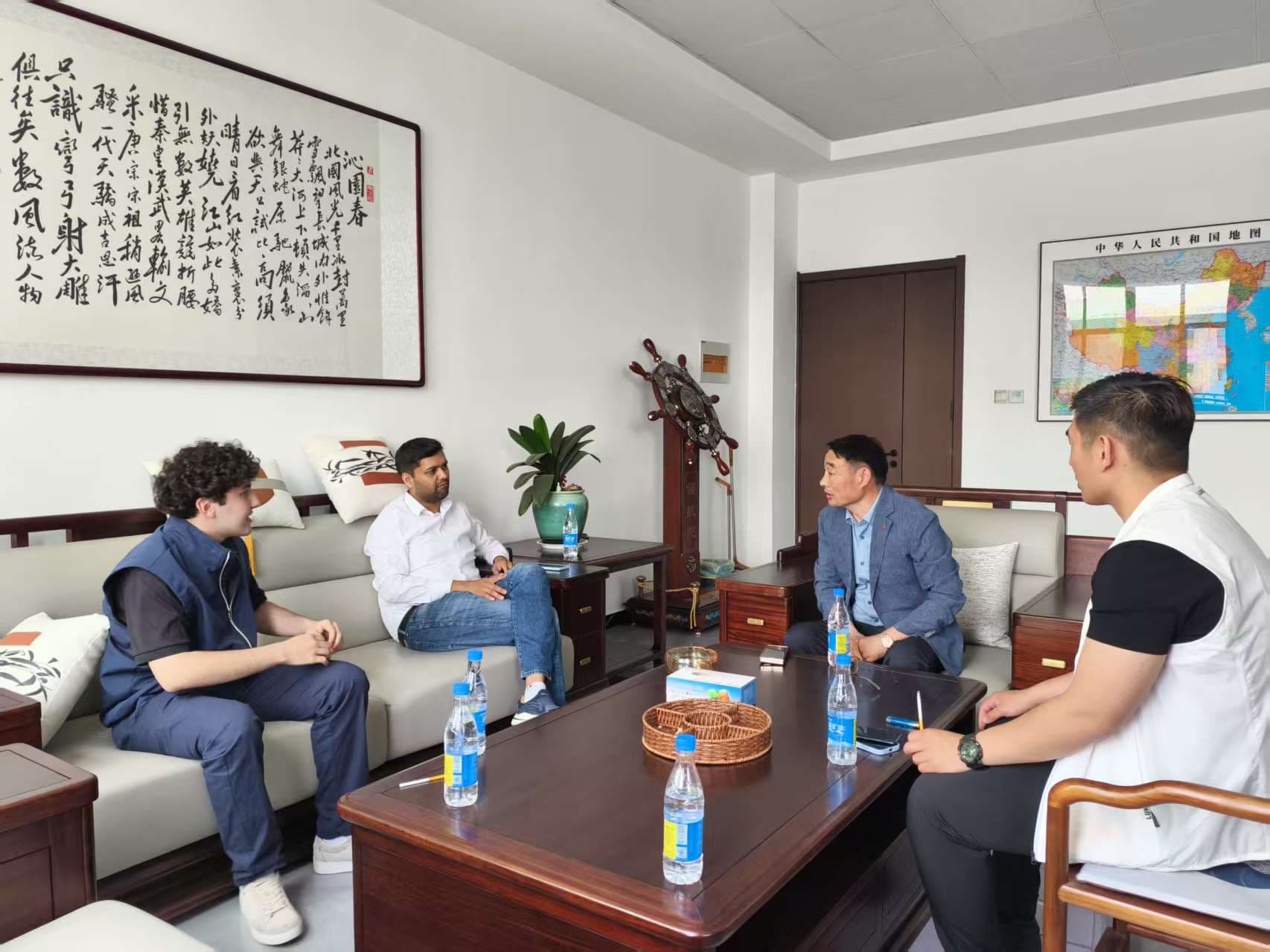 ลูกค้าชาวอินเดียเยี่ยมชมโรงงาน TeZhong บรรลุฉันทามติเกี่ยวกับความร่วมมือระยะยาว