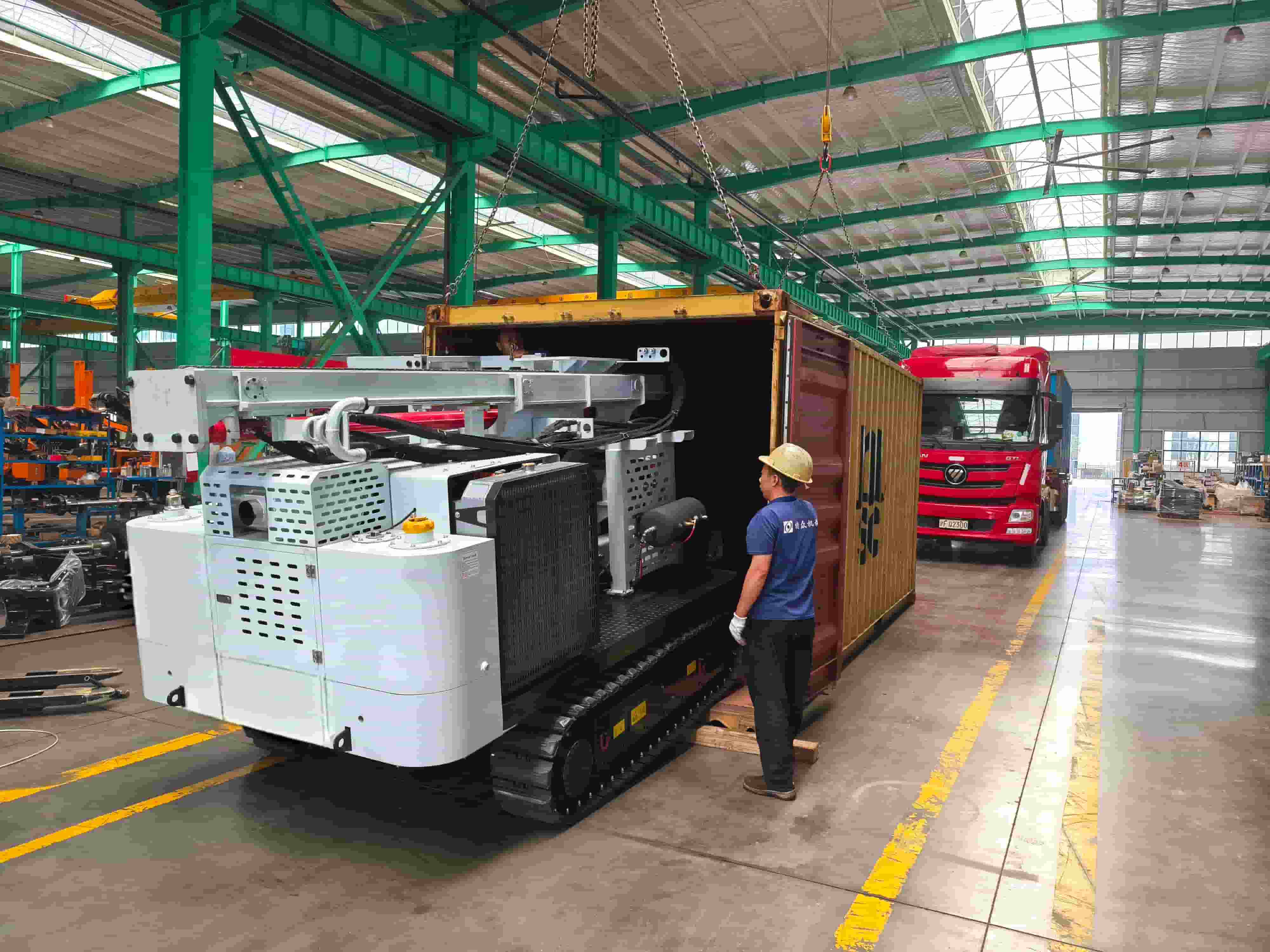 เครื่องตอกเสาเข็มพลังงานแสงอาทิตย์ TZ536 พร้อมเครื่องยนต์ Cummins Euro V และฟังก์ชันทำความสะอาดตัวเอง จัดส่งไปยังอิตาลีแล้ว