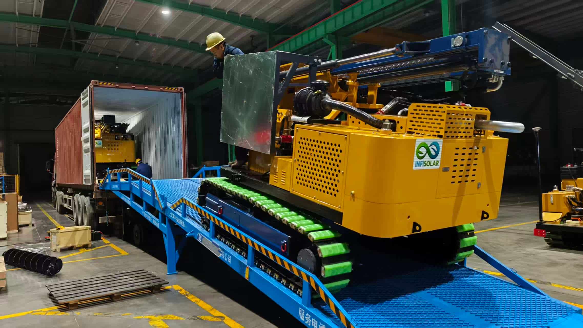 เครื่องตอกเสาเข็มพลังงานแสงอาทิตย์อัจฉริยะ TZ536 แบบกำหนดเอง 3 เครื่องจาก TeZhong Machinery จัดส่งไปยังอียิปต์ เพิ่มประสิทธิภาพโครงการ PV