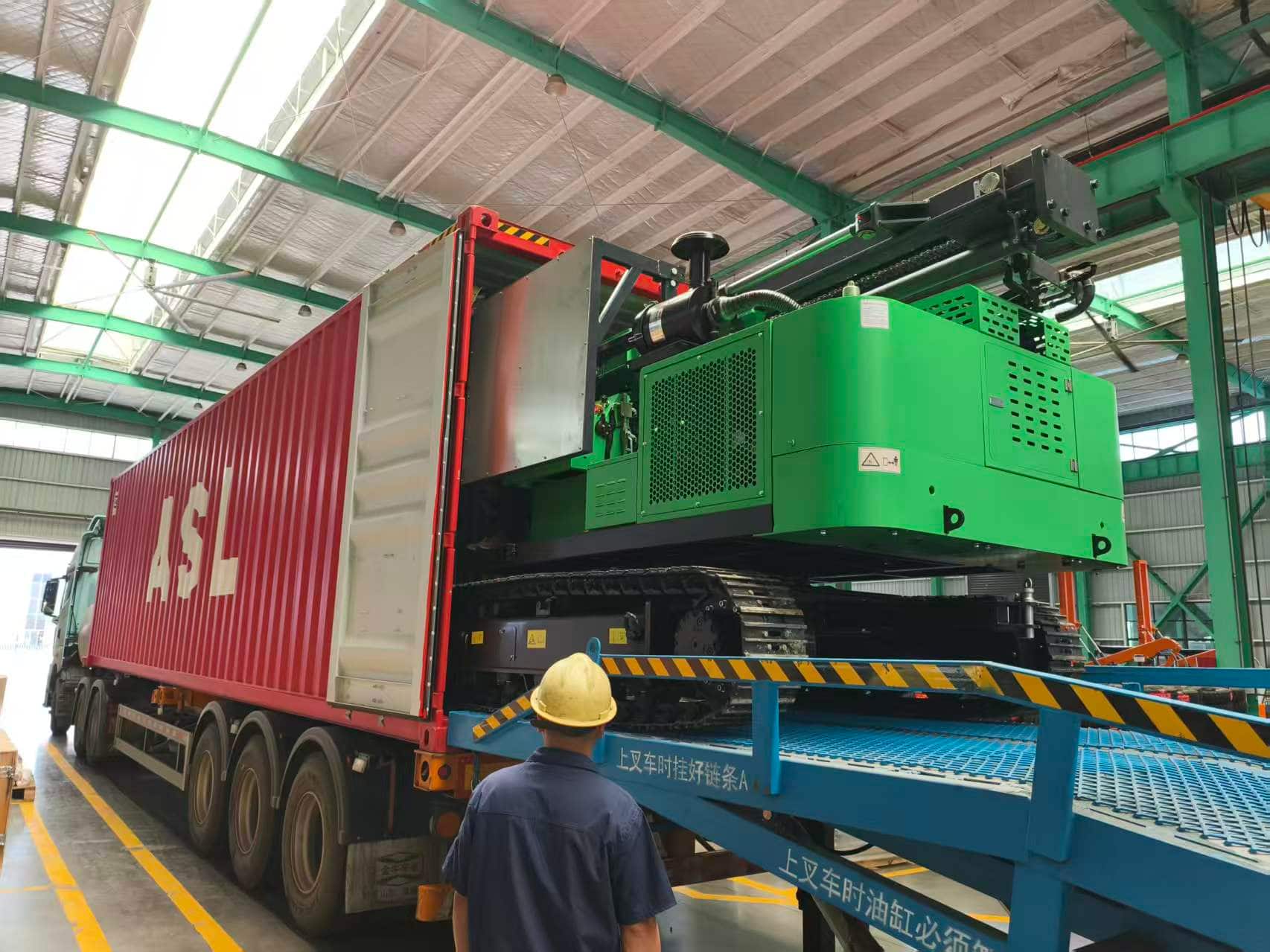 การขยายธุรกิจไปทั่วโลกและการจัดส่งที่เชื่อถือได้ | เครื่องตอกเสาเข็มพลังงานแสงอาทิตย์ TZ536 จำนวน 5 เครื่อง จัดส่งไปยังประเทศลาวเมื่อวันที่ 7 พฤษภาคม